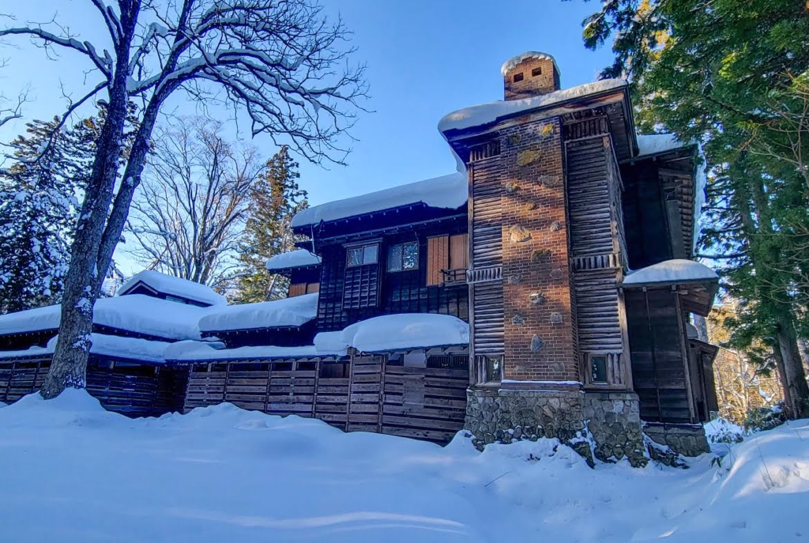 Former Prime Minister's residence in snow