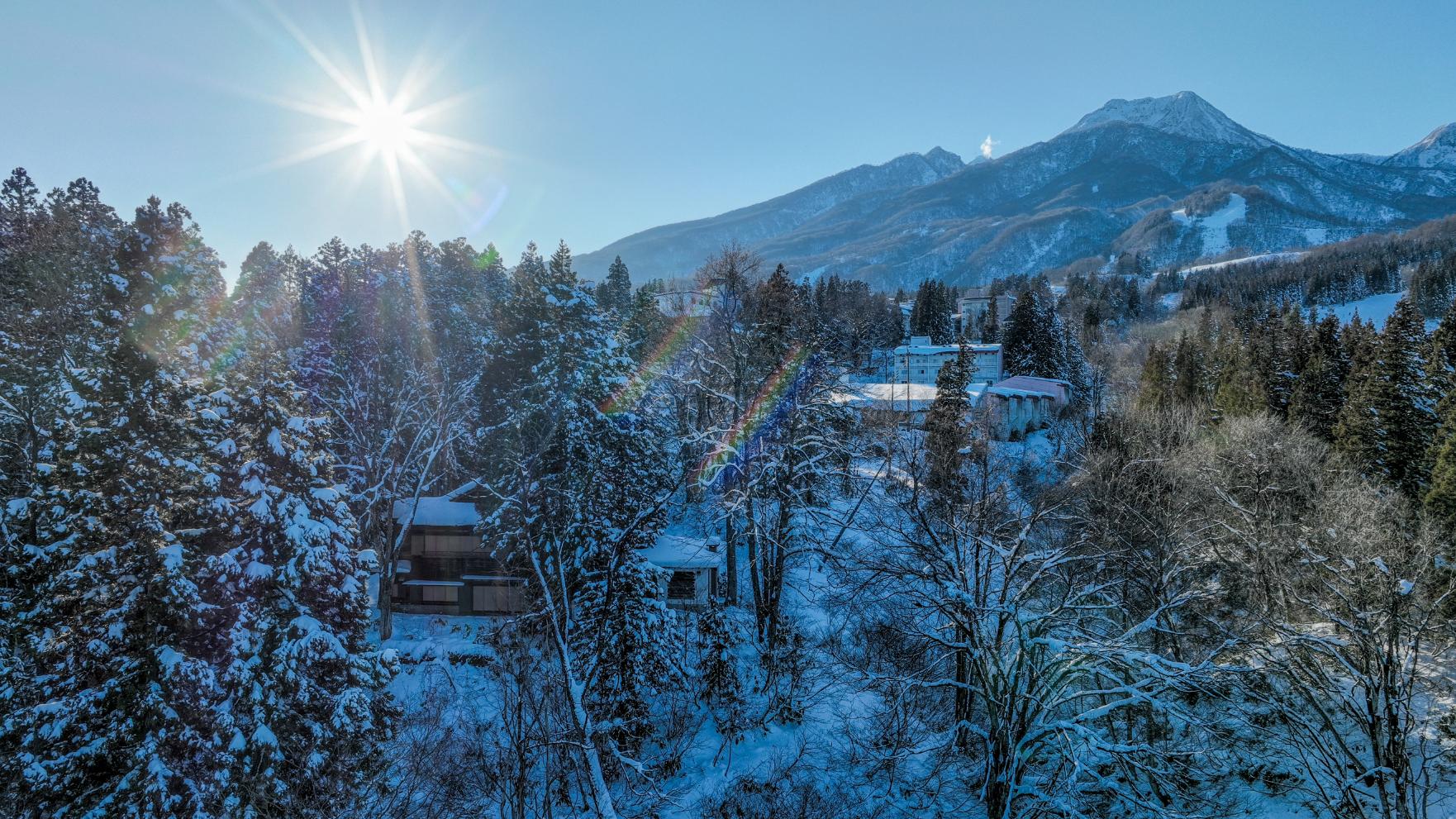 Former Prime Minister's residence in snow, wide shot